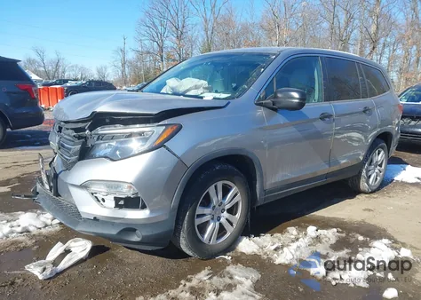 2017 Honda Pilot Lx z USA, uszkodzony, nr VIN 5FNYF6H17HB015190